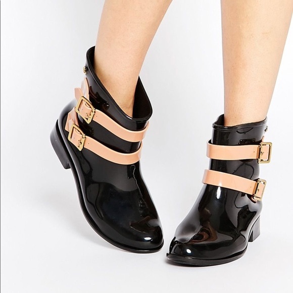 Melissa Shoes - Women Melissa and Vivienne Westwood rain boots, 10